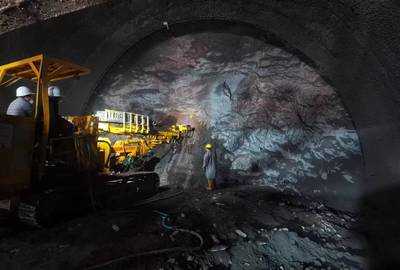 渝萬高鐵建設再傳捷報！萬州段首座八公里級長隧道提前貫通，國產大型機械顯神威